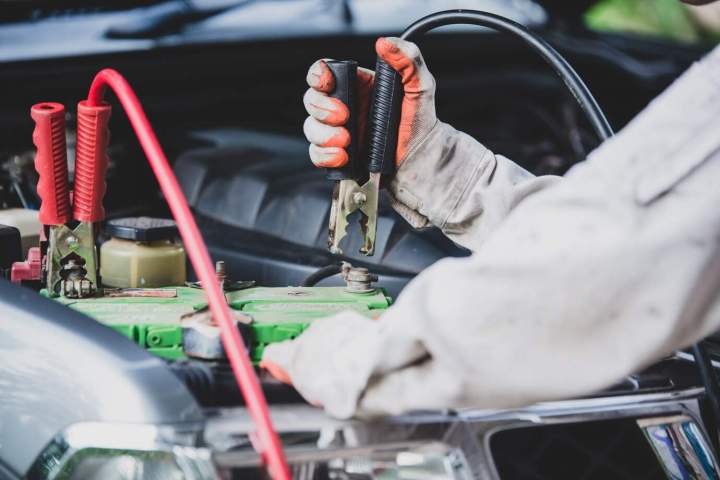 Recharge efficace de batterie et déblocage rapide de portières